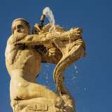 Inaugurata il 24 aprile 1932 � dominata dalla figura di un pescatore impegnato a sottomettere un mostro marino